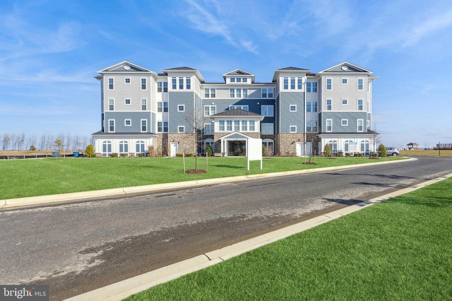 211 SWITCHGRASS WAY #1523 Property Photo 1