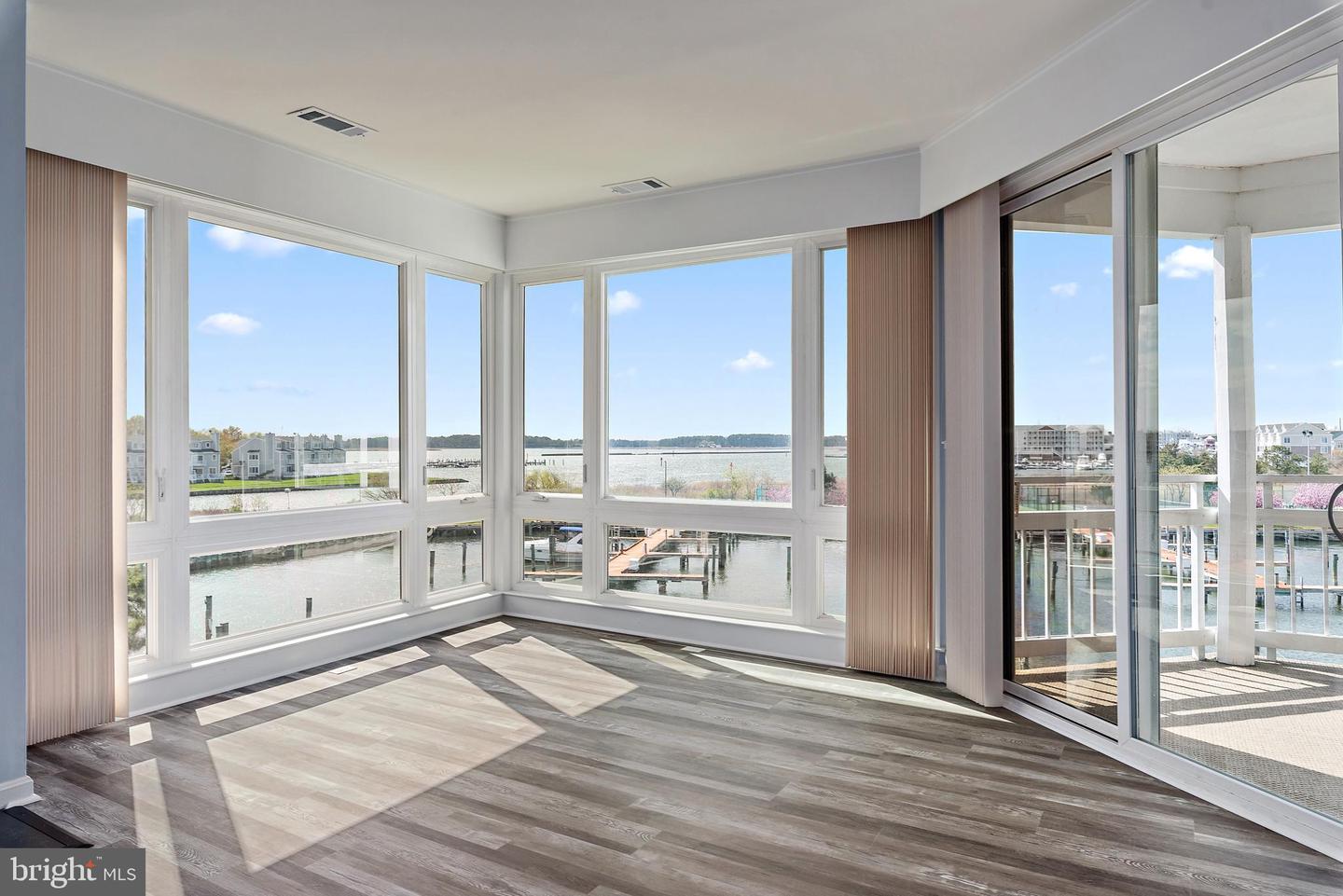 230 Oyster Cove Dr Property Photo 4