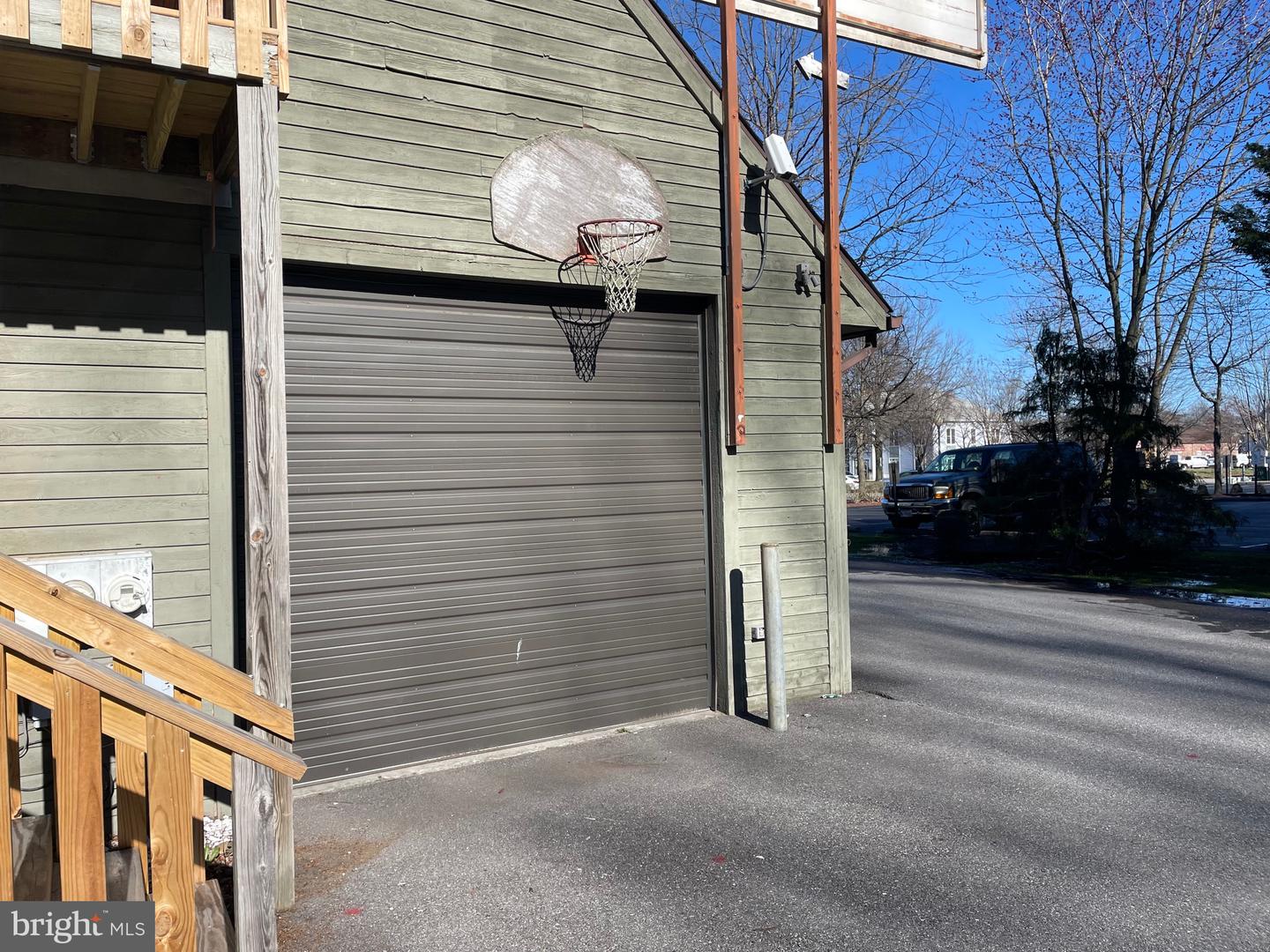 208 ST CLAIRE PL #B Property Photo 1