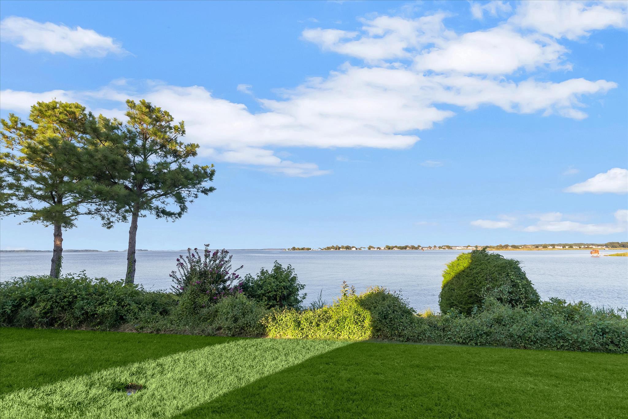 350 Narrows Pointe Dr Property Photo 3