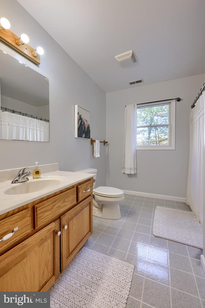 530 Kennersley Farm Ln Property Photo 35
