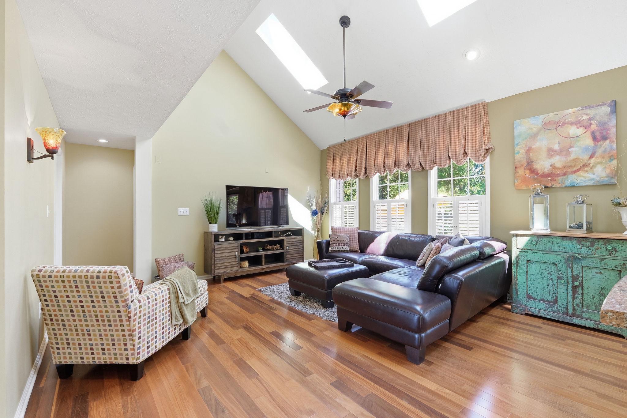 303 Creeks End Ln Property Photo 6