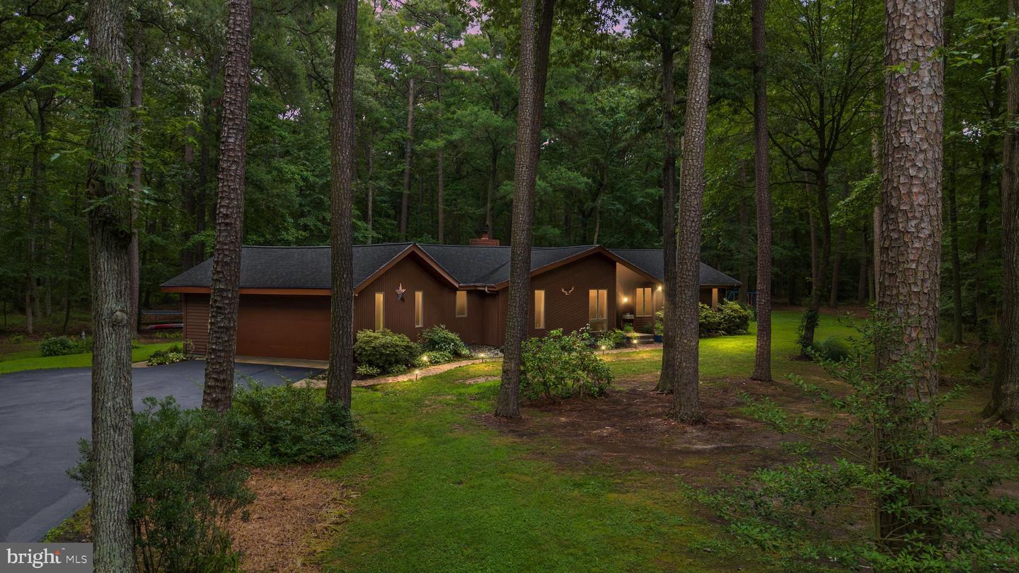 121 Eareckson Ln Property Photo 1