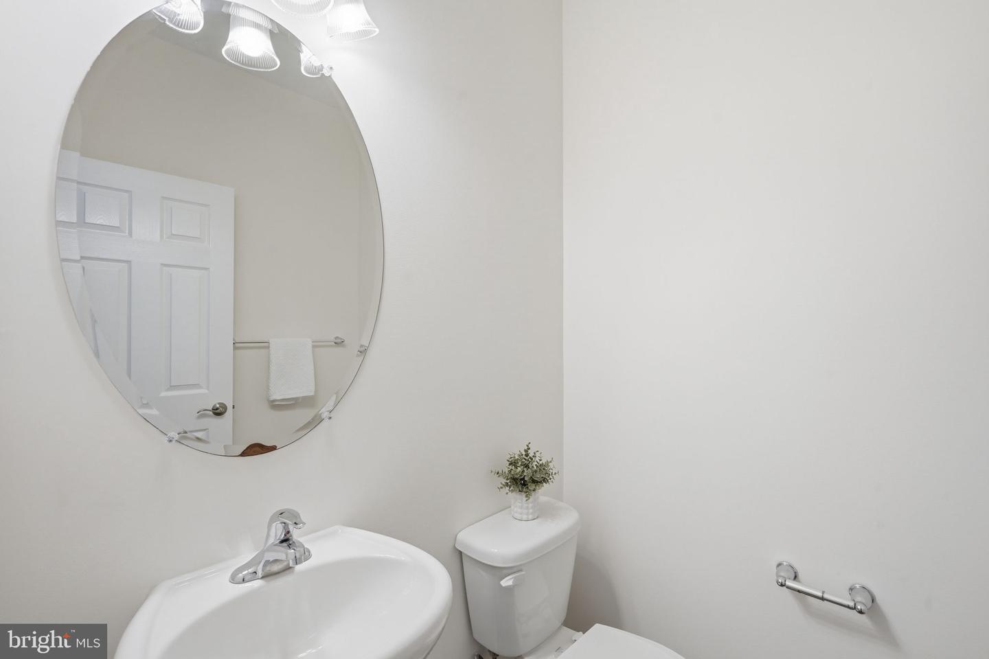 124 Riverside Dr Property Photo 8