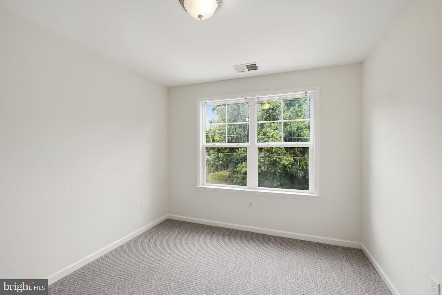 124 Riverside Dr Property Photo 30