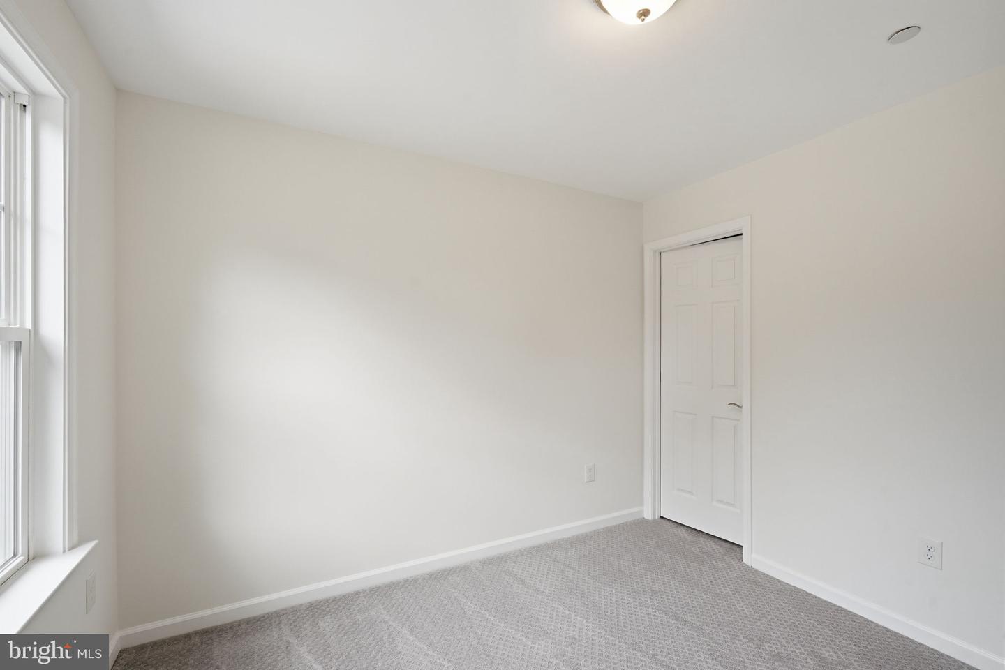 124 Riverside Dr Property Photo 31
