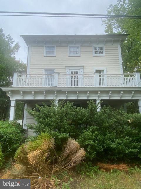 107 2nd St Property Photo 3