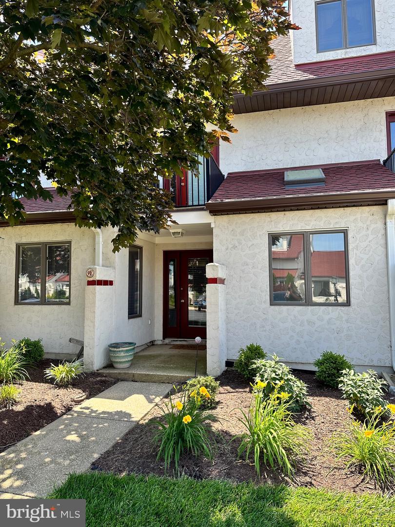 9-e Queen Victoria Way Property Photo 2
