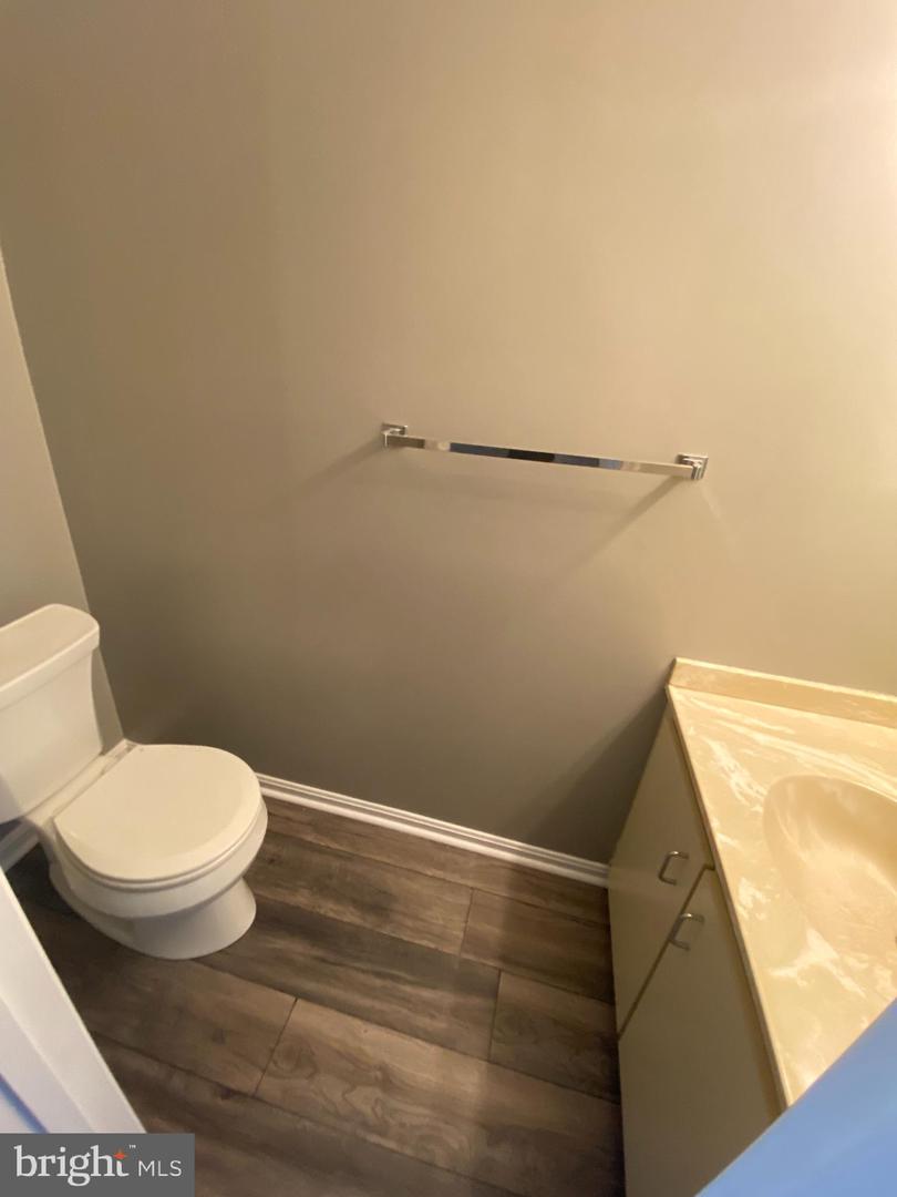 9-e Queen Victoria Way Property Photo 13