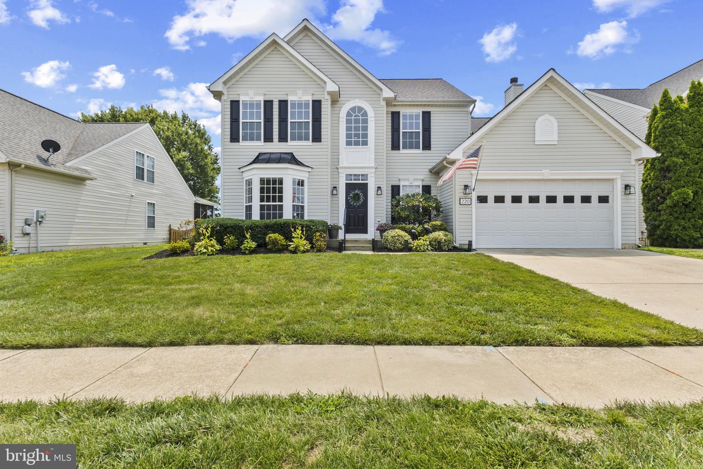 220 CREEKS END LN Property Photo 1
