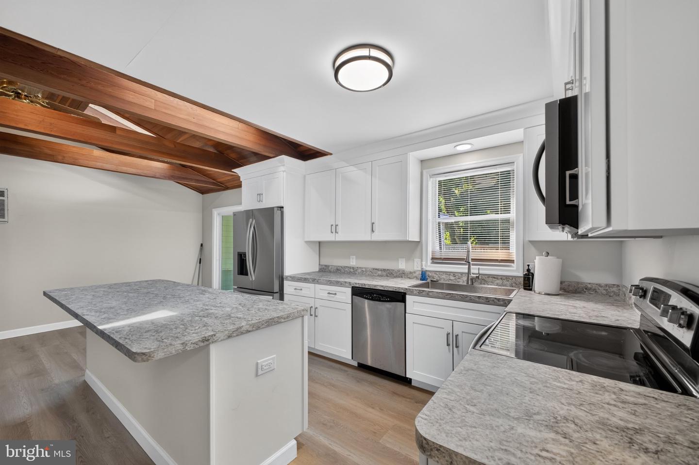 4300 Main Property Photo 10