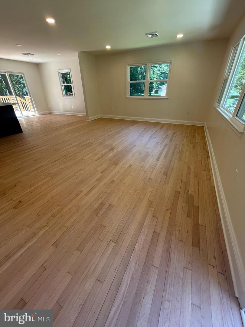 125 Forest Rd Property Photo 13