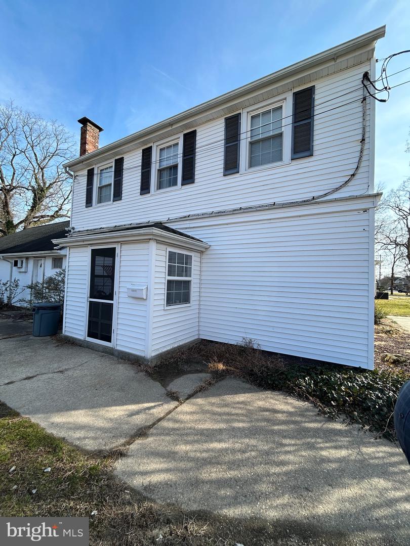 305 E Water St Property Photo 4