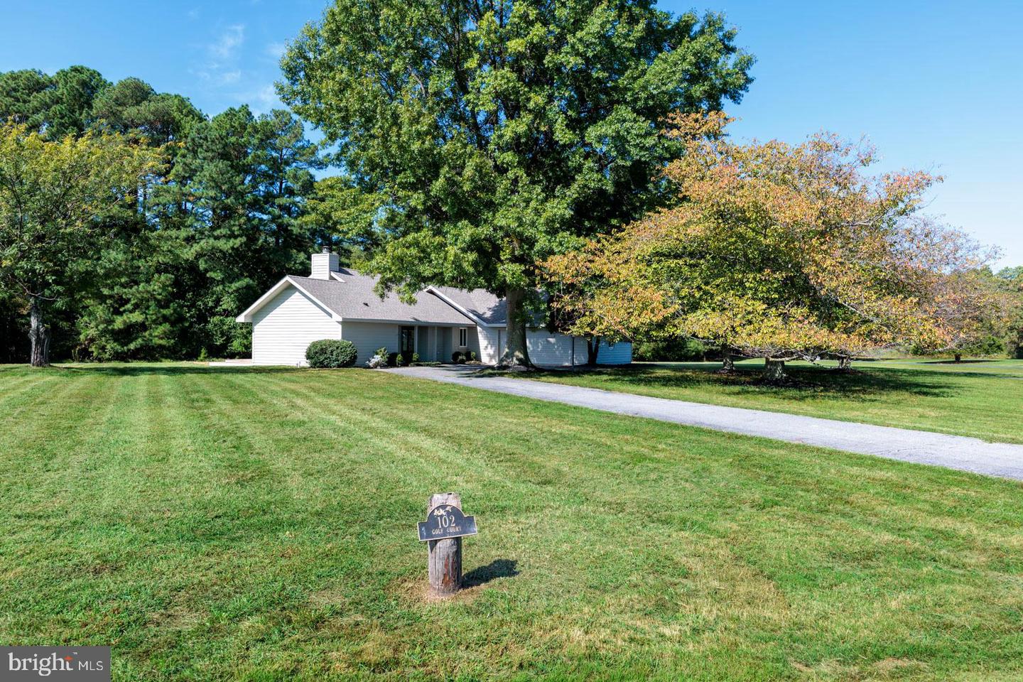102 Golf Ct Property Photo 2