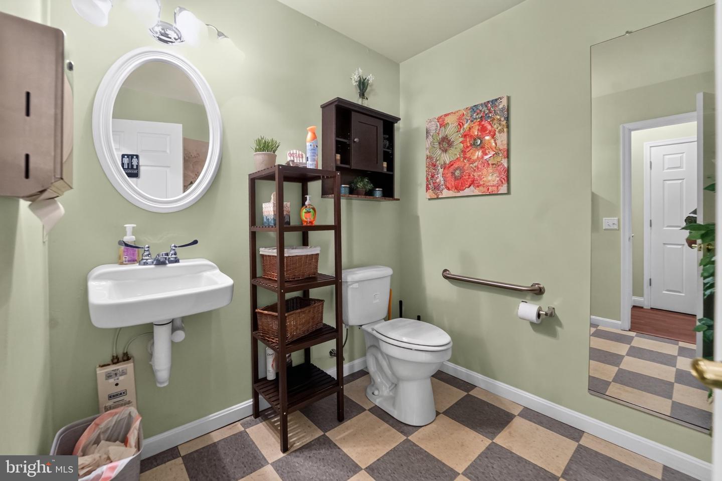 114 Saint Claire Pl Property Photo 111