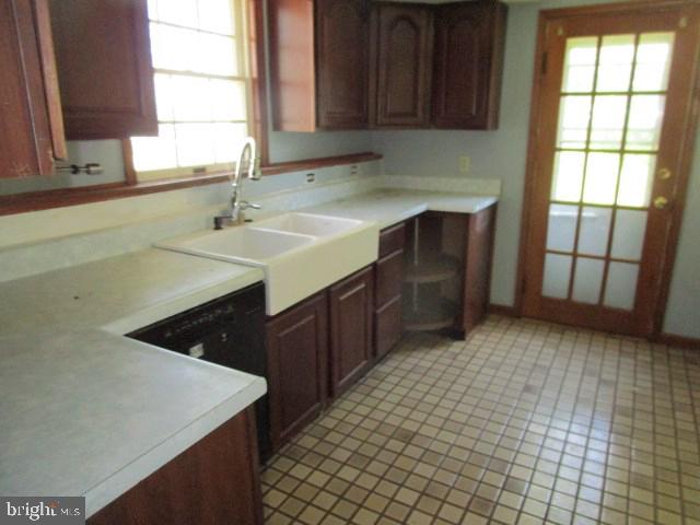 214 Broad St Property Photo 7