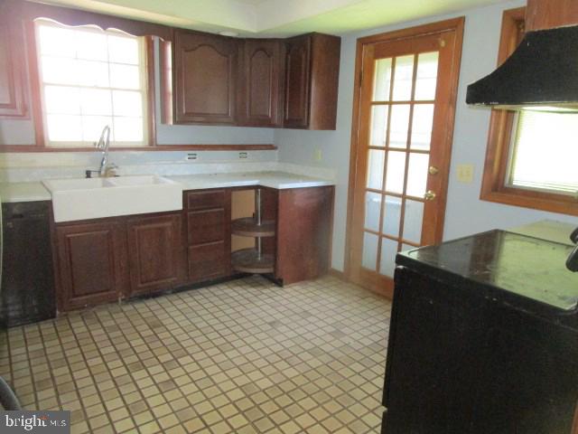 214 Broad St Property Photo 8
