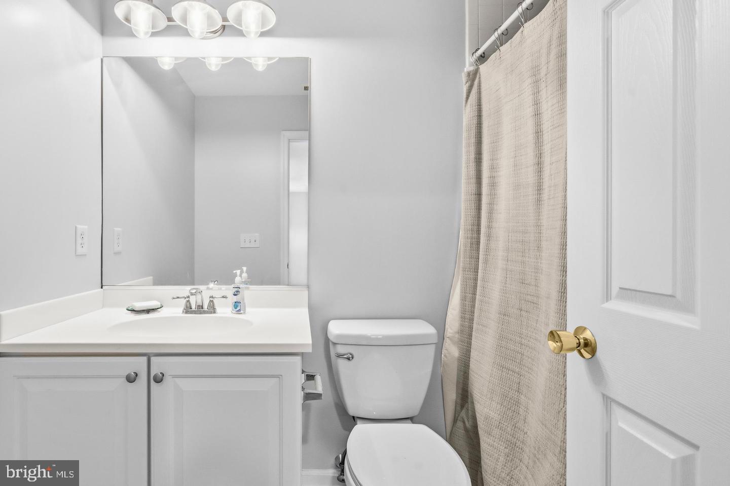 1012 Auckland Way Property Photo 15