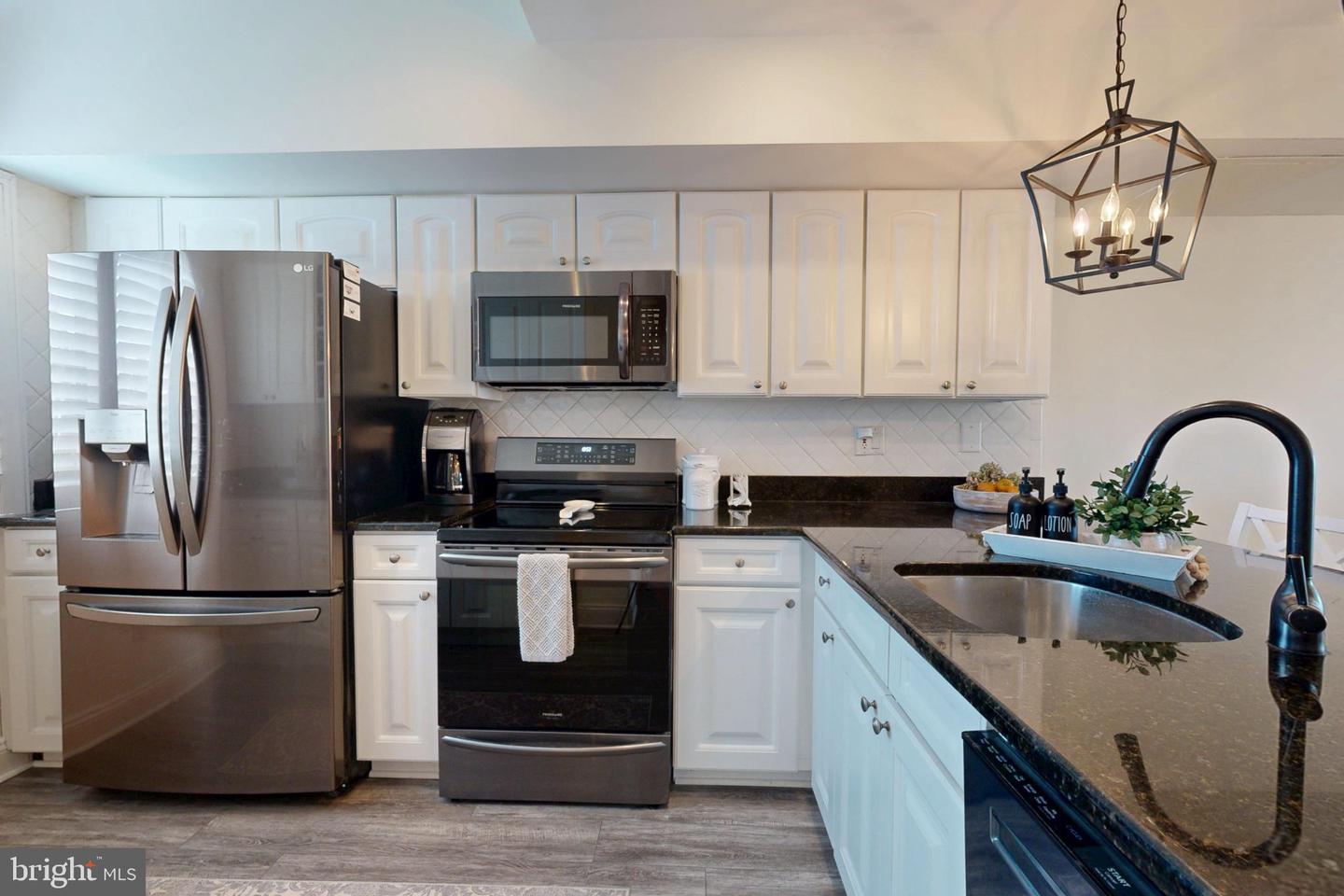 15-e Queen Anne Way #e Property Photo 6