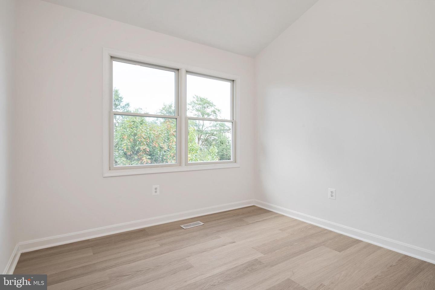 512 Auckland Way Property Photo 29