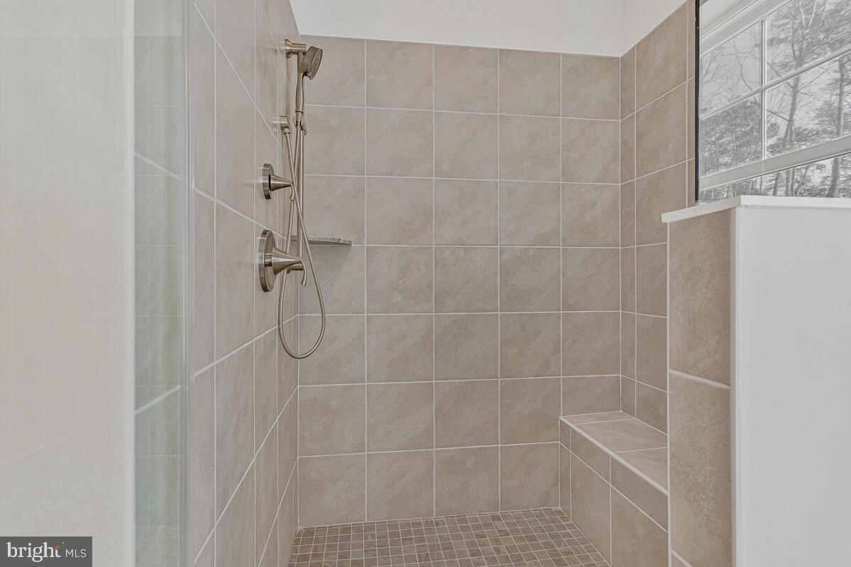 313 Columbia Ln Property Photo 24