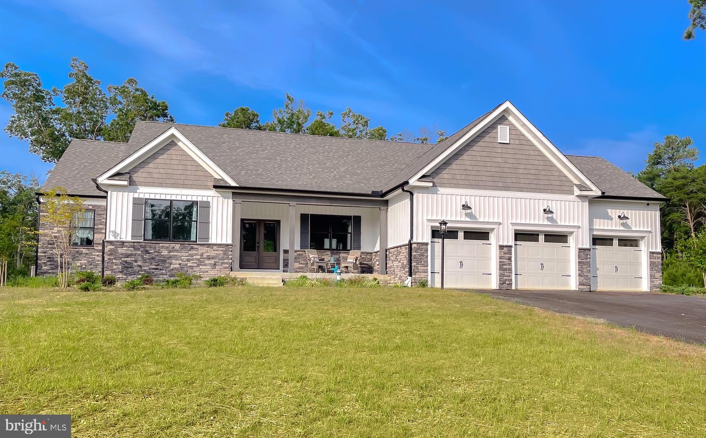 19106 Windsor Ct Property Photo 1