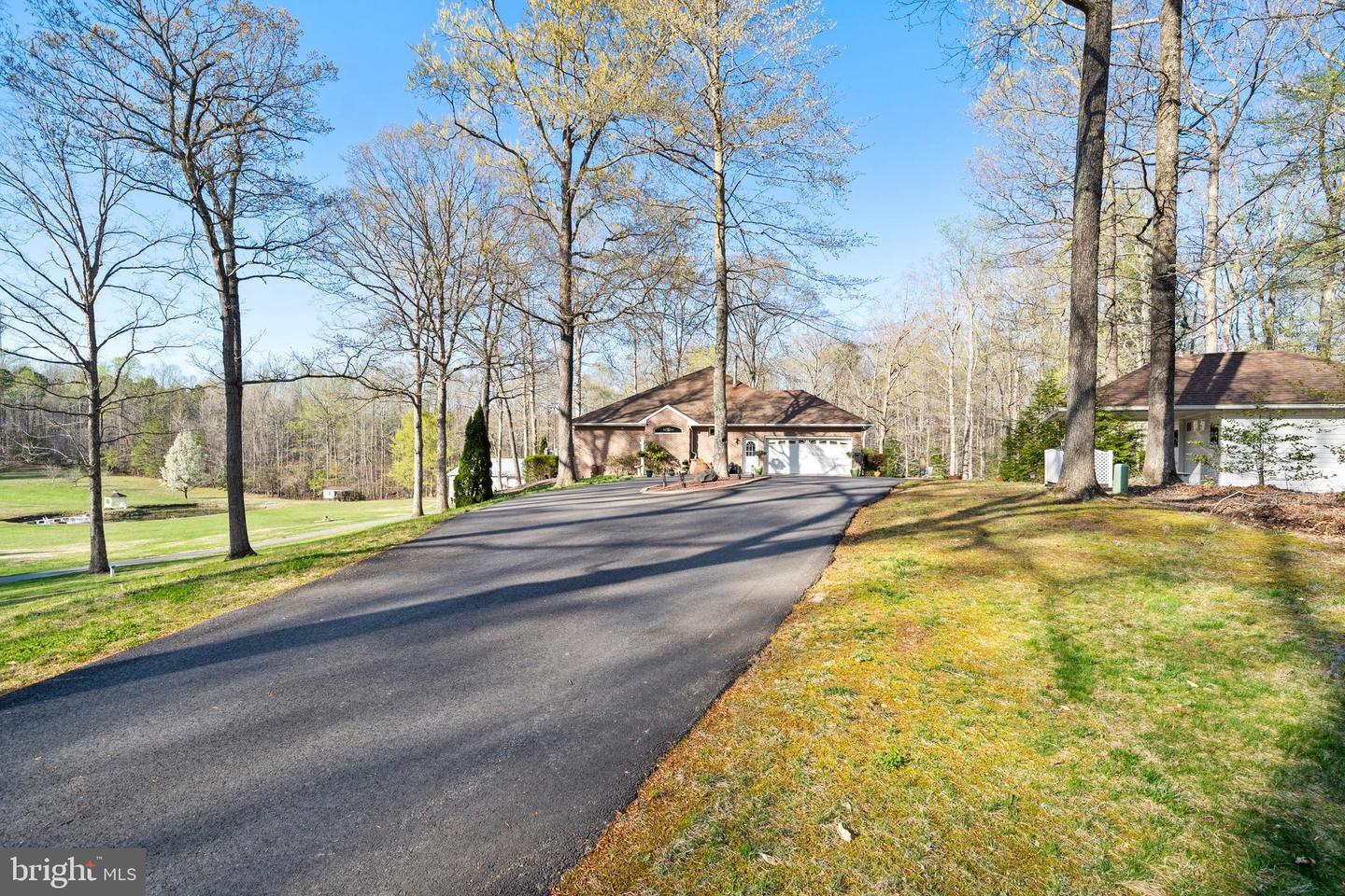 41998 Pleasant Valley Ct Property Photo 3