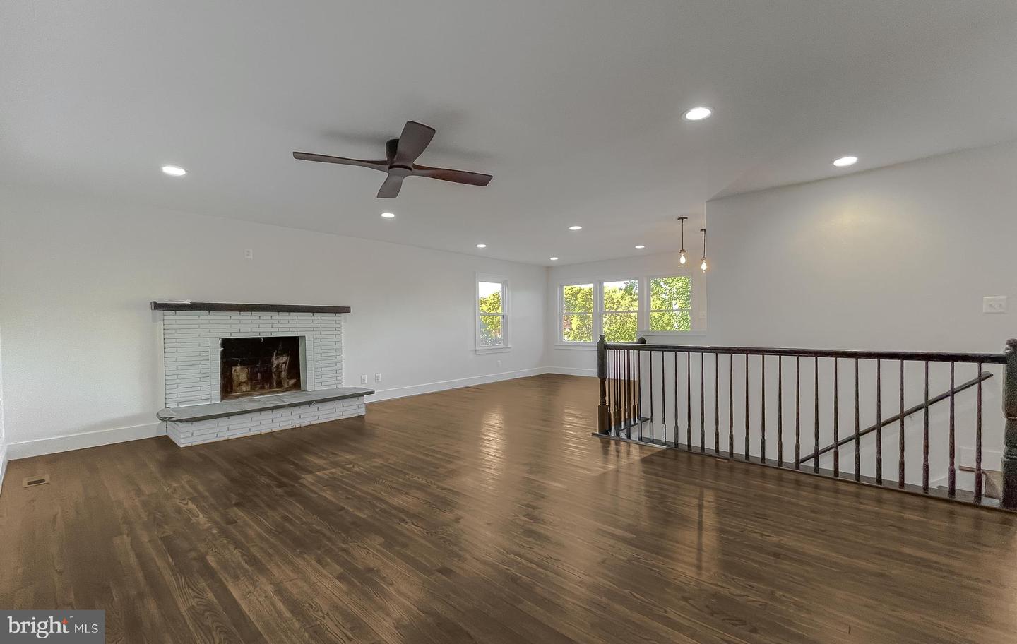 43088 Island View Property Photo 5
