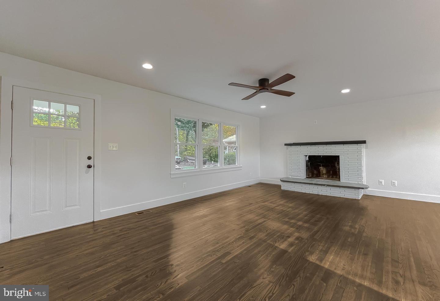 43088 Island View Property Photo 8