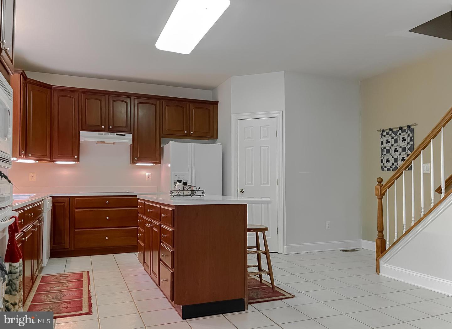 23273 Nicholson St Property Photo 10