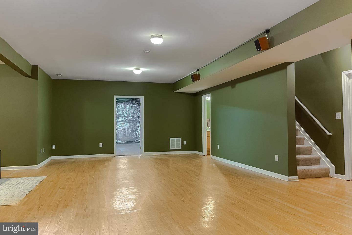 23273 Nicholson St Property Photo 45
