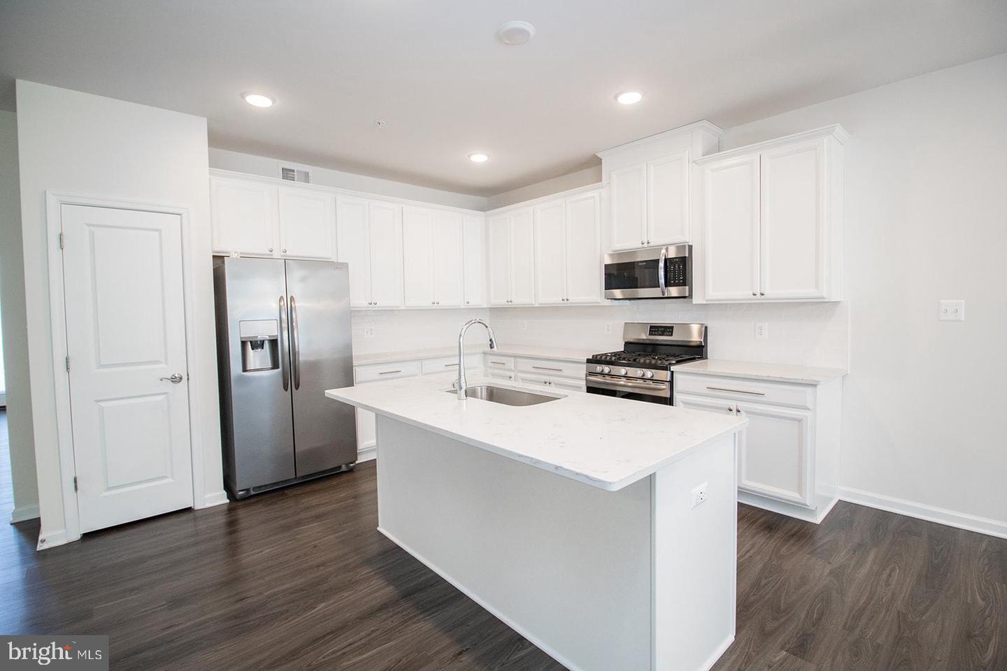 23531 Lilliflora Dr Property Photo 3