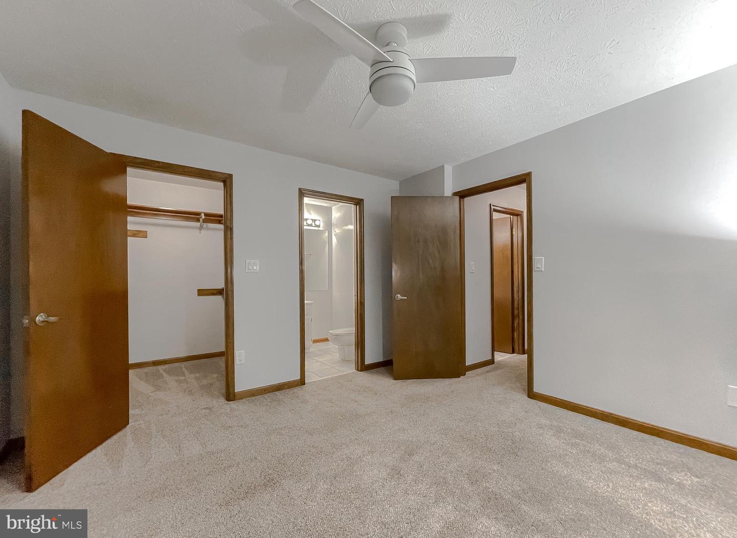 23240 Rosewood Ct #5 Property Photo 4