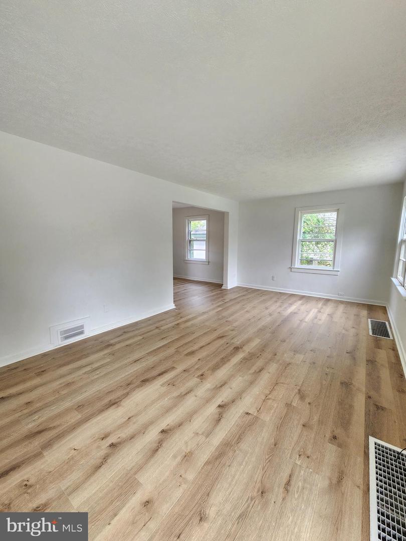 21713 Cabot Pl Property Photo 4