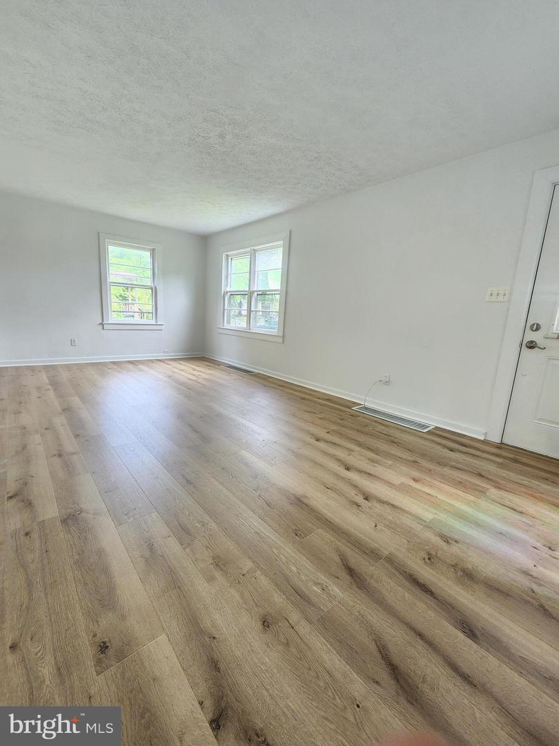 21713 Cabot Pl Property Photo 5