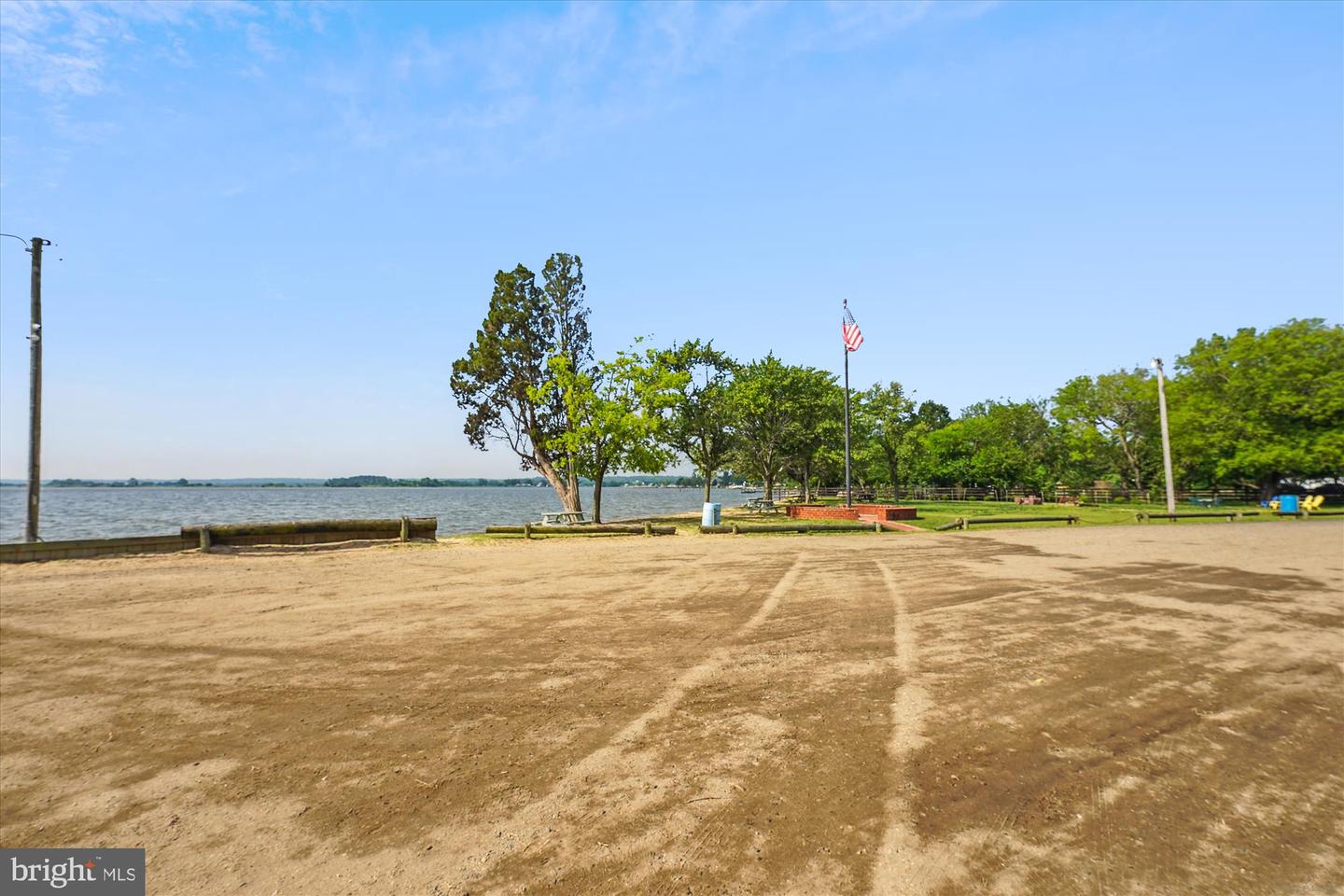 Bay Dr Property Photo 3