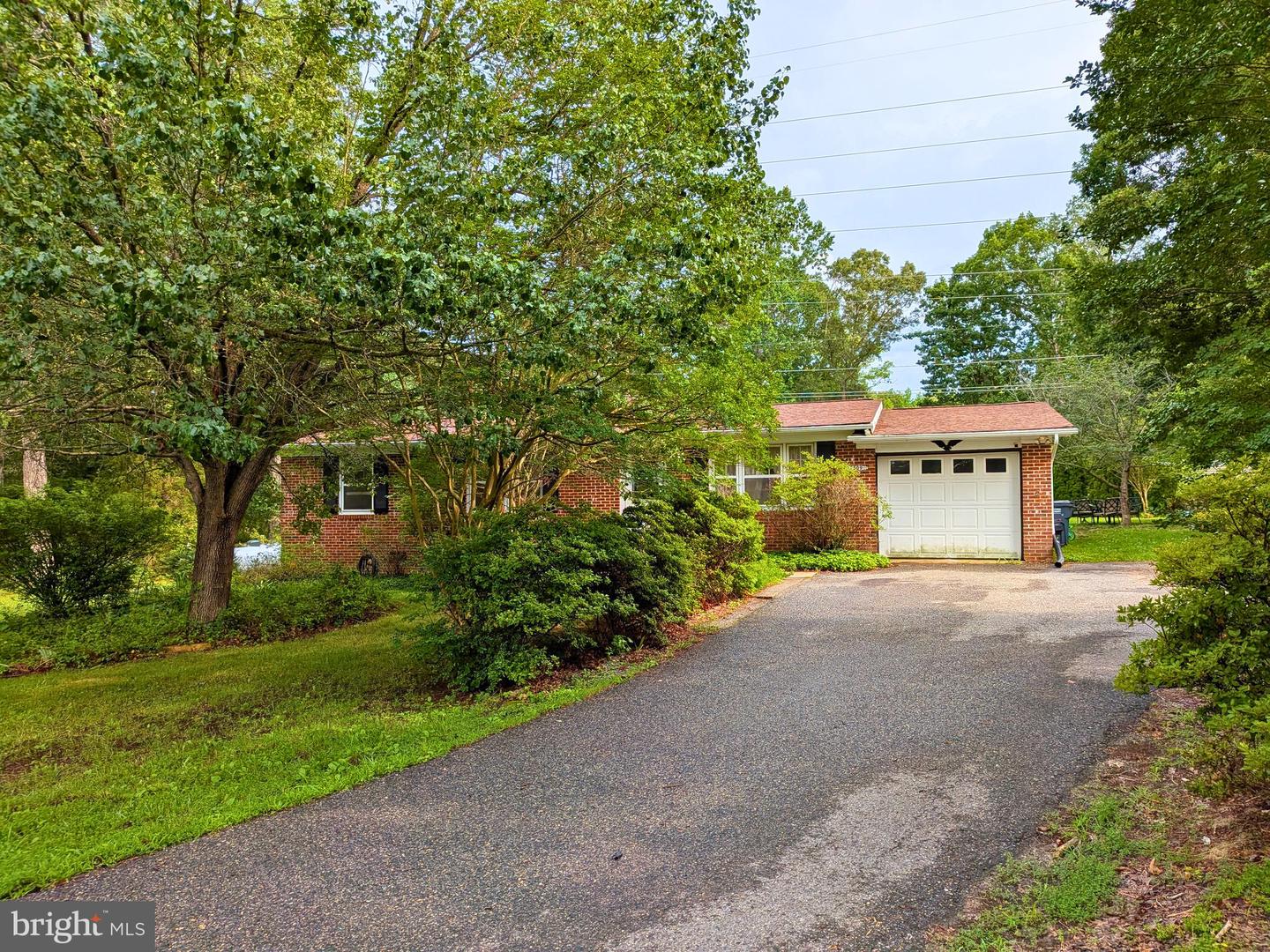 22509 Joan Dr Property Photo 1