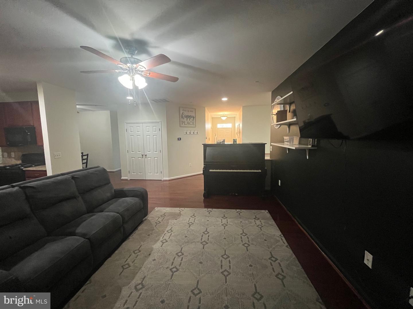 46118 Seabiscuit Ct Property Photo 4