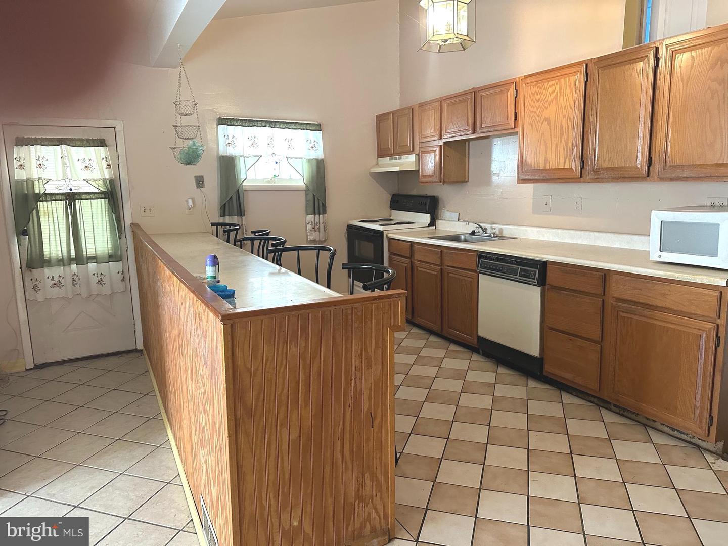 36061 Roosevelt Blvd Property Photo 6