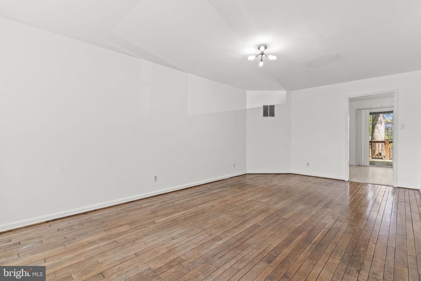 22424 Greenview Ct Property Photo 3