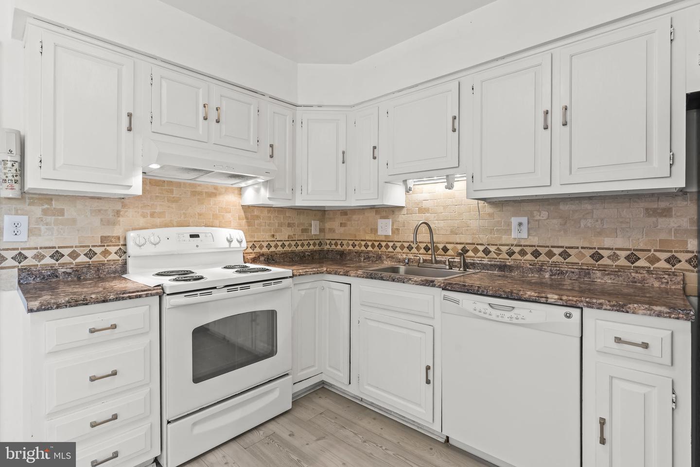 22424 Greenview Ct Property Photo 8