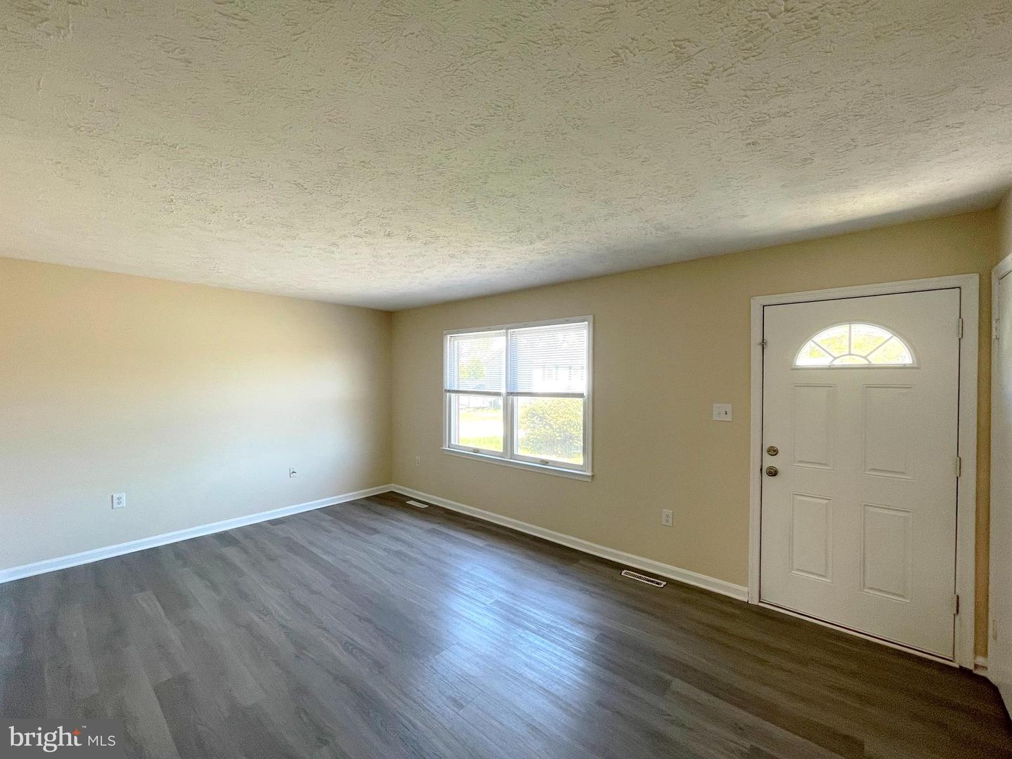 45743 Dee Ct Property Photo 2