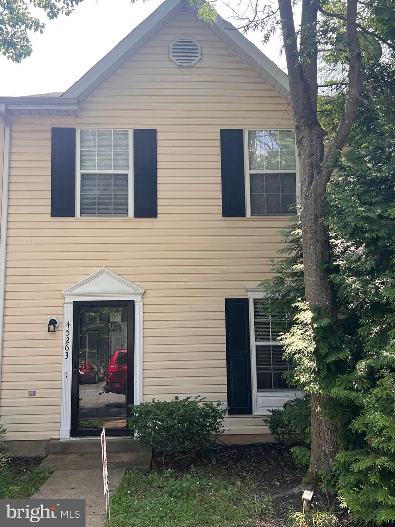 45263 Woodstown Way Property Photo 1