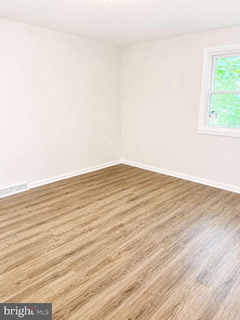 37681 Asher Rd Property Photo 10