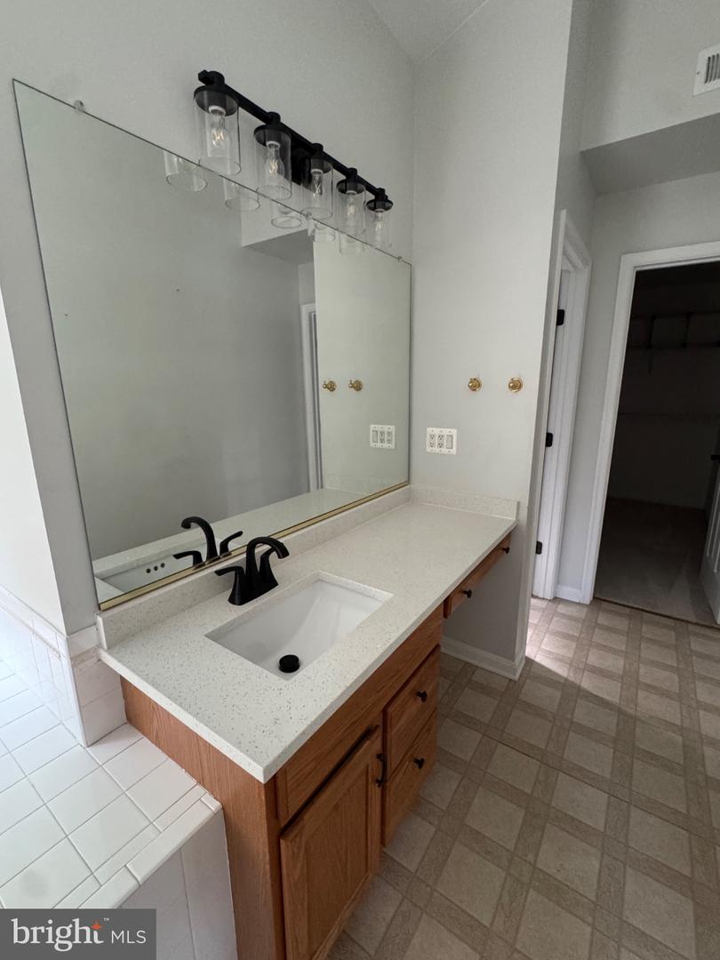23063 Pembrook Dr Property Photo 29