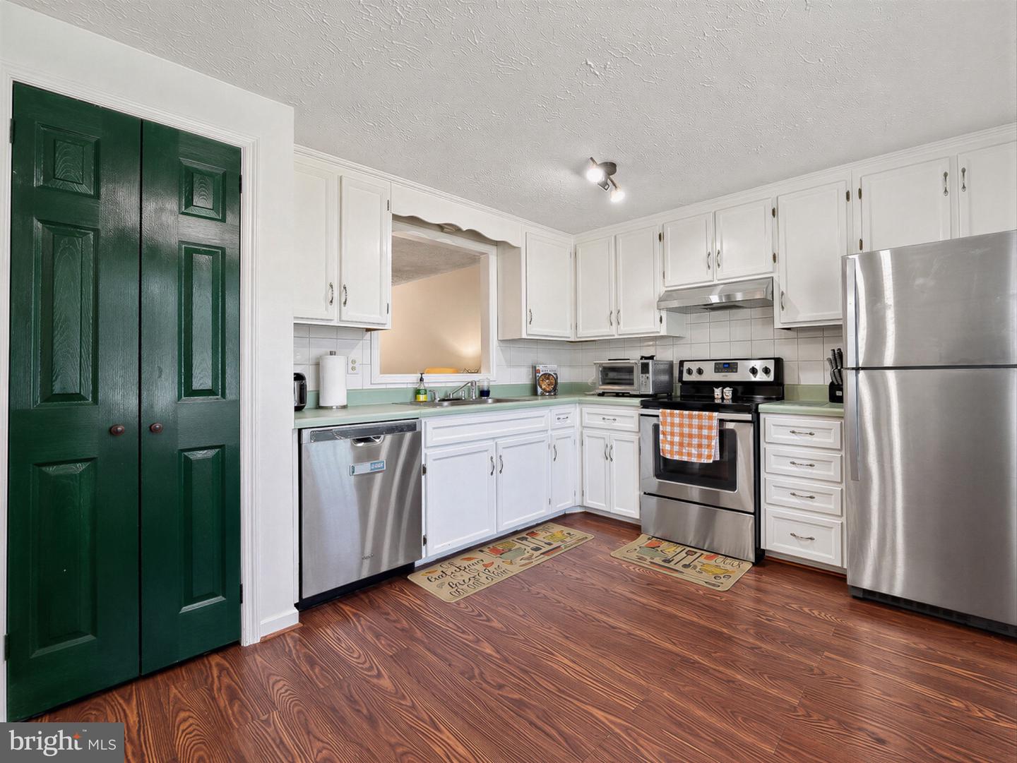 20811 Harlequin Ln Property Photo 5