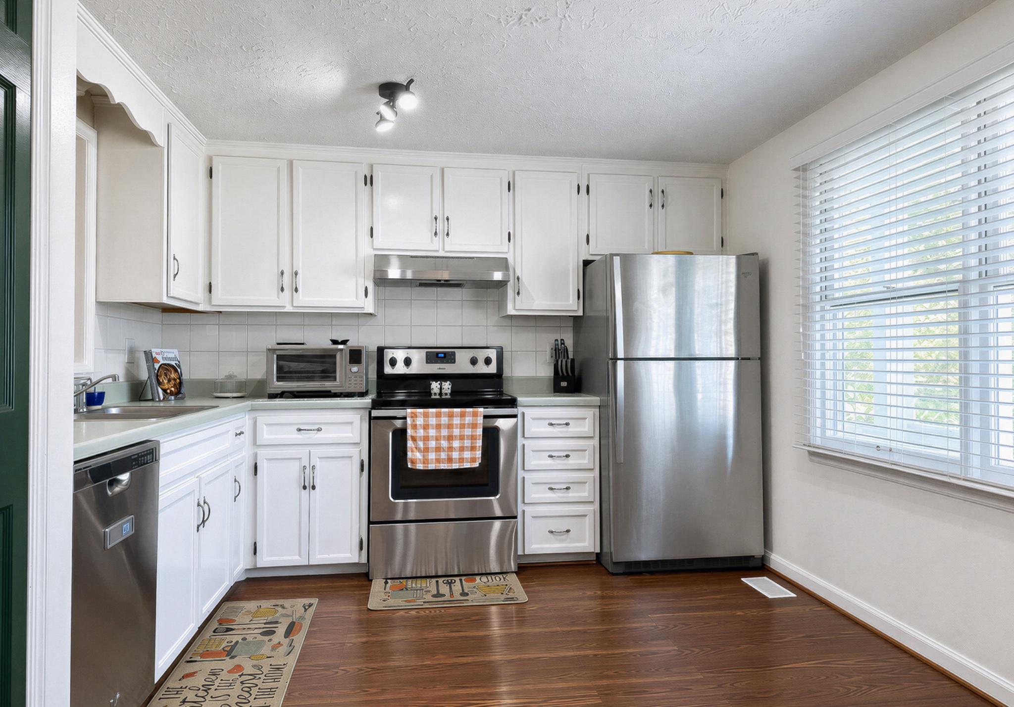 20811 Harlequin Ln Property Photo 7