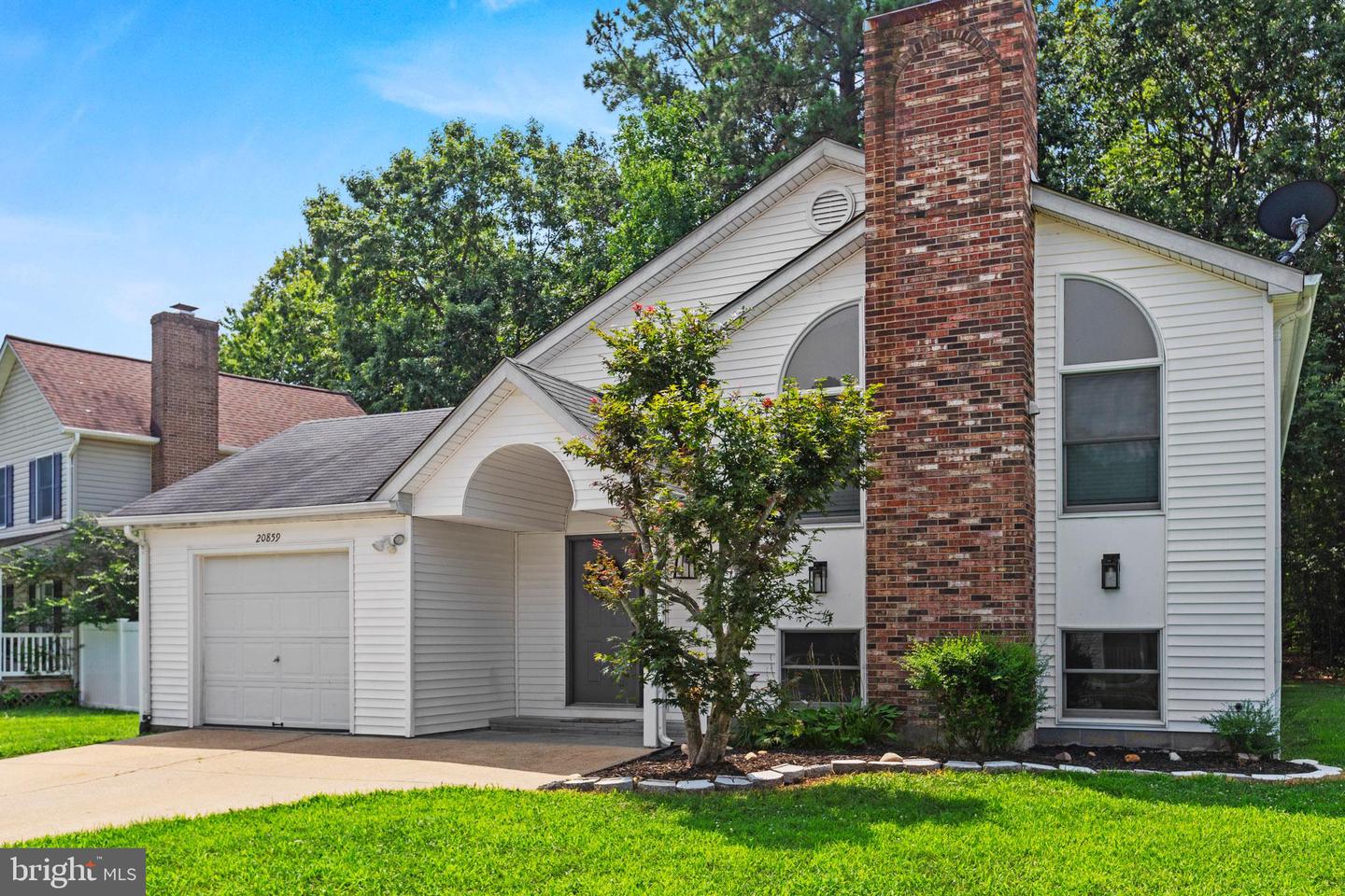 20859 Sandstone St Property Photo 1