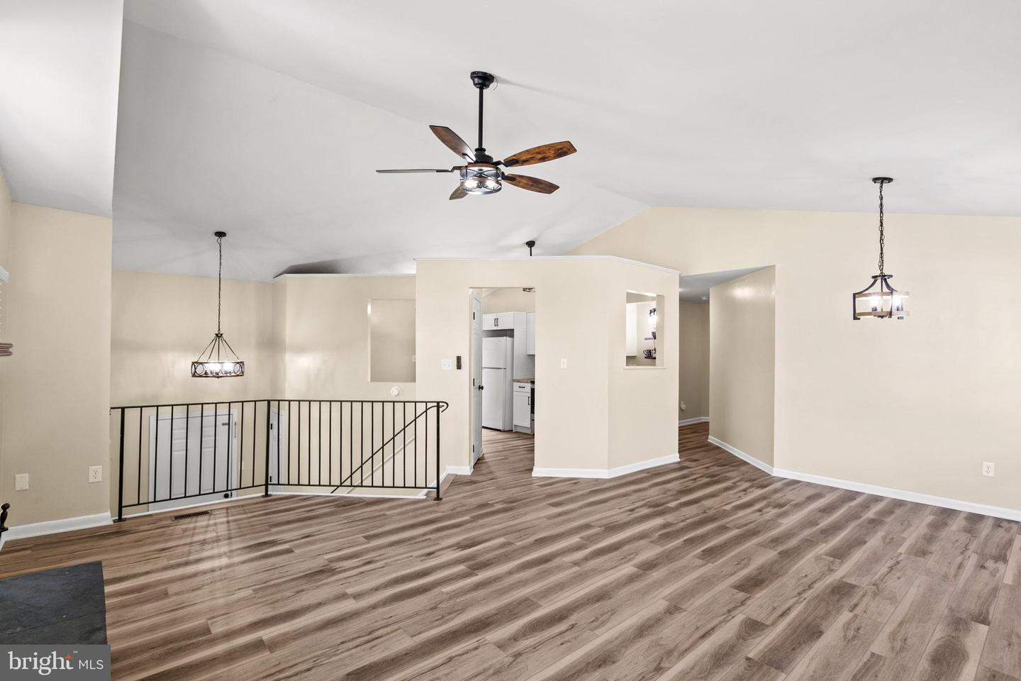 20859 Sandstone St Property Photo 3