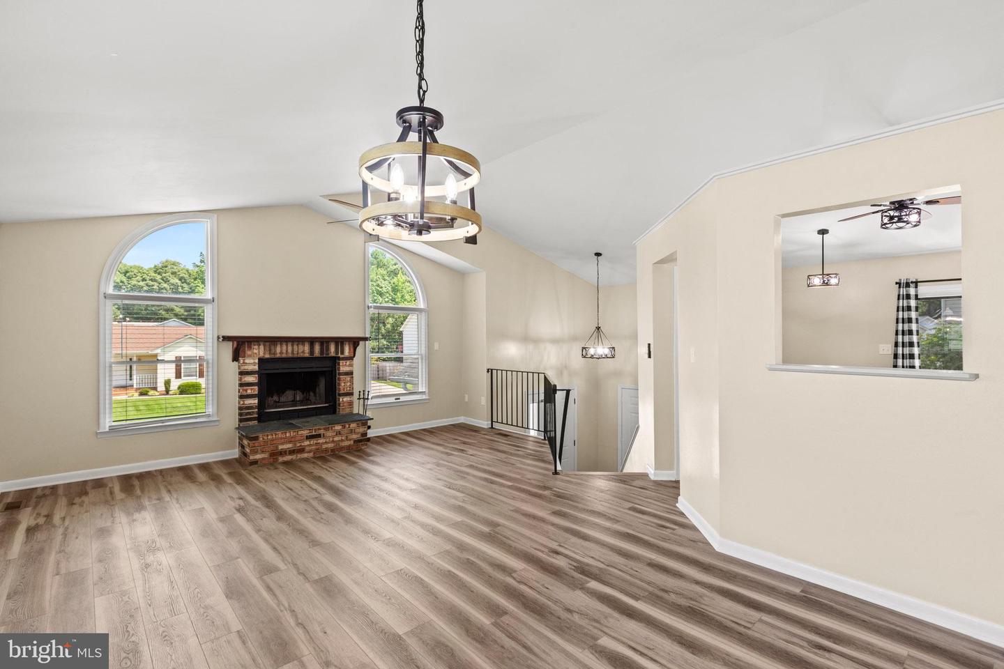 20859 Sandstone St Property Photo 4